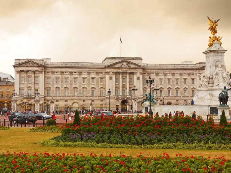 cung dien buckingham kham pha bieu tuong hoang gia anh giua long london