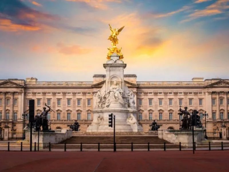cung dien buckingham kham pha bieu tuong hoang gia anh giua long london