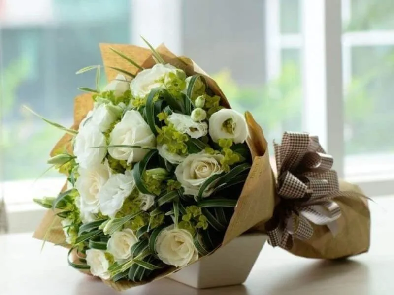 hoa hong trang co y nghia gi thong diep tinh khoi trong tinh yeu va cuoc song